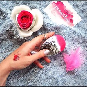 Gold and silver makeup brushes (unique)